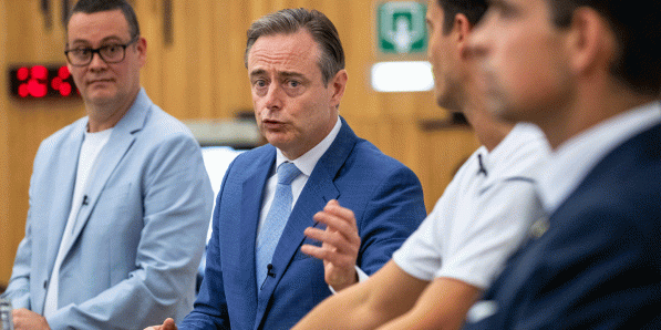 Raoul Hedebouw (PVDA), Bart De Wever (N-VA, Conner Rousseau (Vooruit) en Tom Van Grieken (Vlaams Belang).