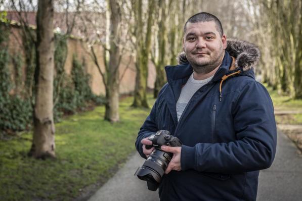 Sorin Bota, nog iedere dag verwonderd over de schoonheid van Roeselare. (foto Stefaan Beel)©STEFAAN BEEL Stefaan Beel