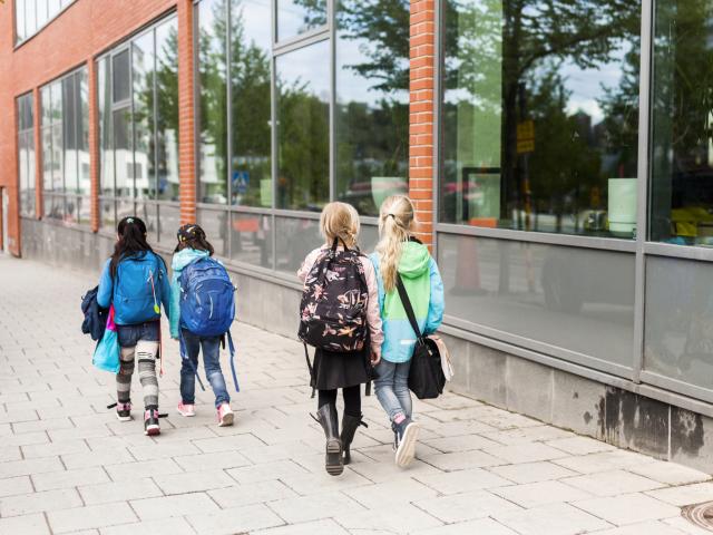 enfant aller seul à l'école